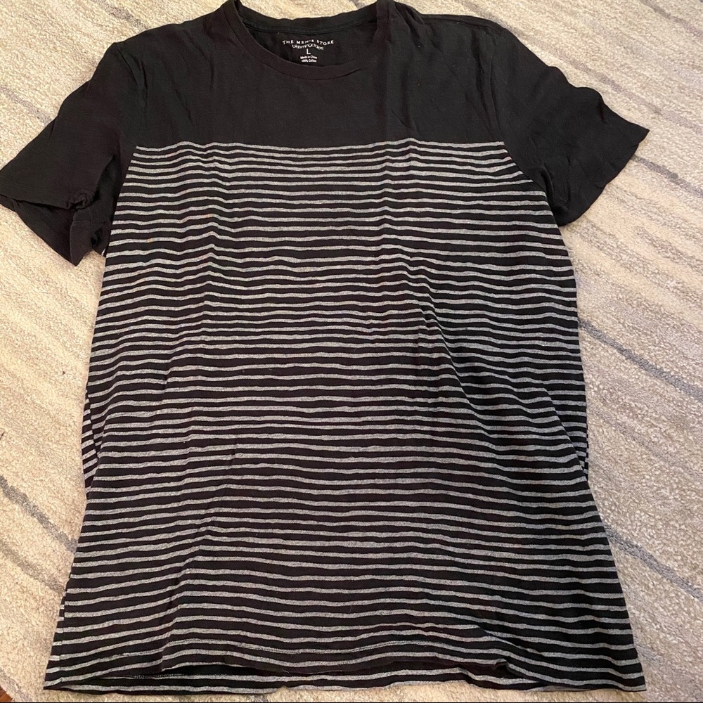 Men’s black/gray t shirt